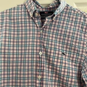 Like new Vineyard Vines men’s button down in baby blue and pink plaid.  Size XS